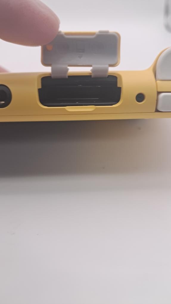 NINTENDO SWITCH LITE HANDHELD – HDH-001 (P09030901)
