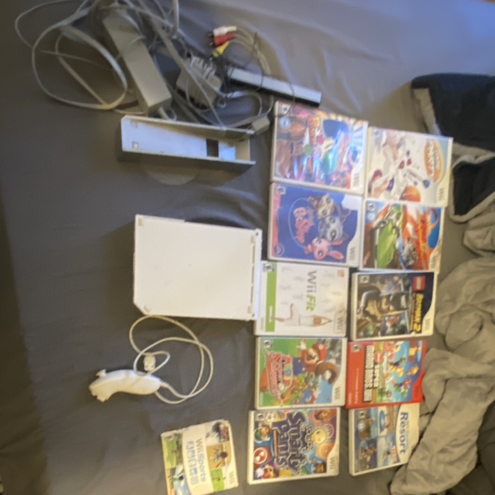 Nintendo Wii RVL-001 White Console Bundle Motion Control with Games & Accessori…