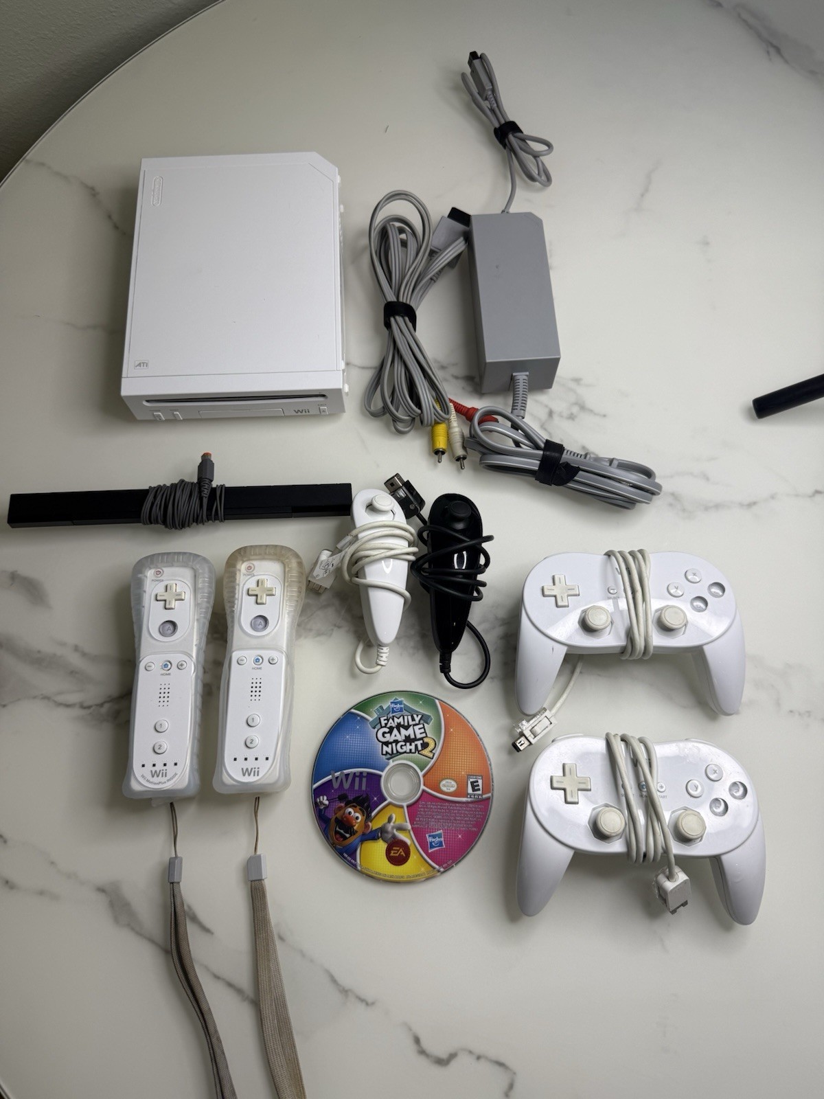 Nintendo RVL-101 Wii Console White Bundle With 6 Controllers Tested.