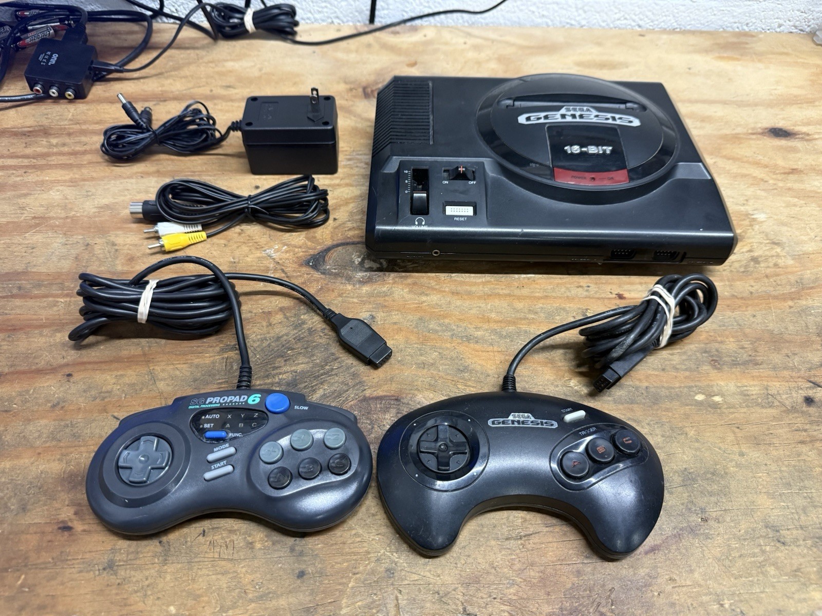 2-CONTROLLERS Original SEGA GENESIS Console MK-1601 Video Game System 1st Model