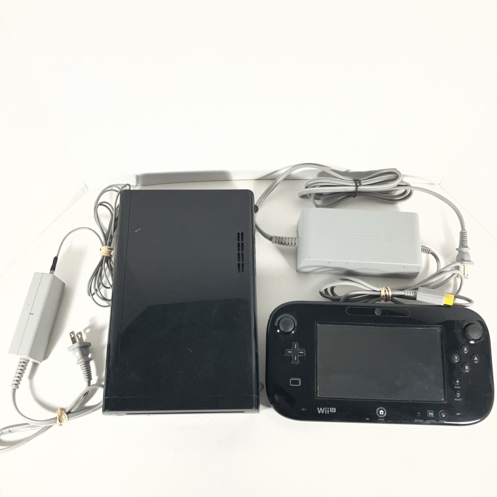 Nintendo Wii U 32GB Deluxe Console Bundle GamePad WORKS