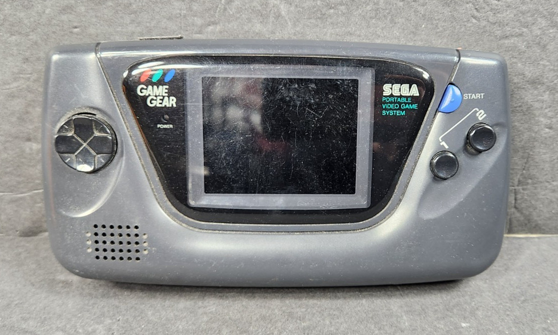 SEGA Game Gear Model 2110 Console Powers On Plays game No Sound AS IS