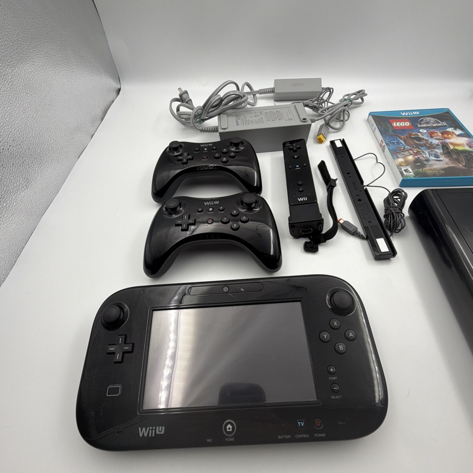 Nintendo Wii U Console Bundle Tested Working Reset 2 Pro Controllers + Game