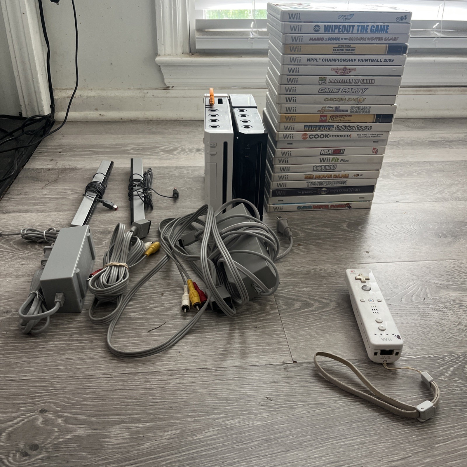 2 Nintendo Wii Consoles , 22 Games 1 Wii Remote Power / Av Cables Bundle