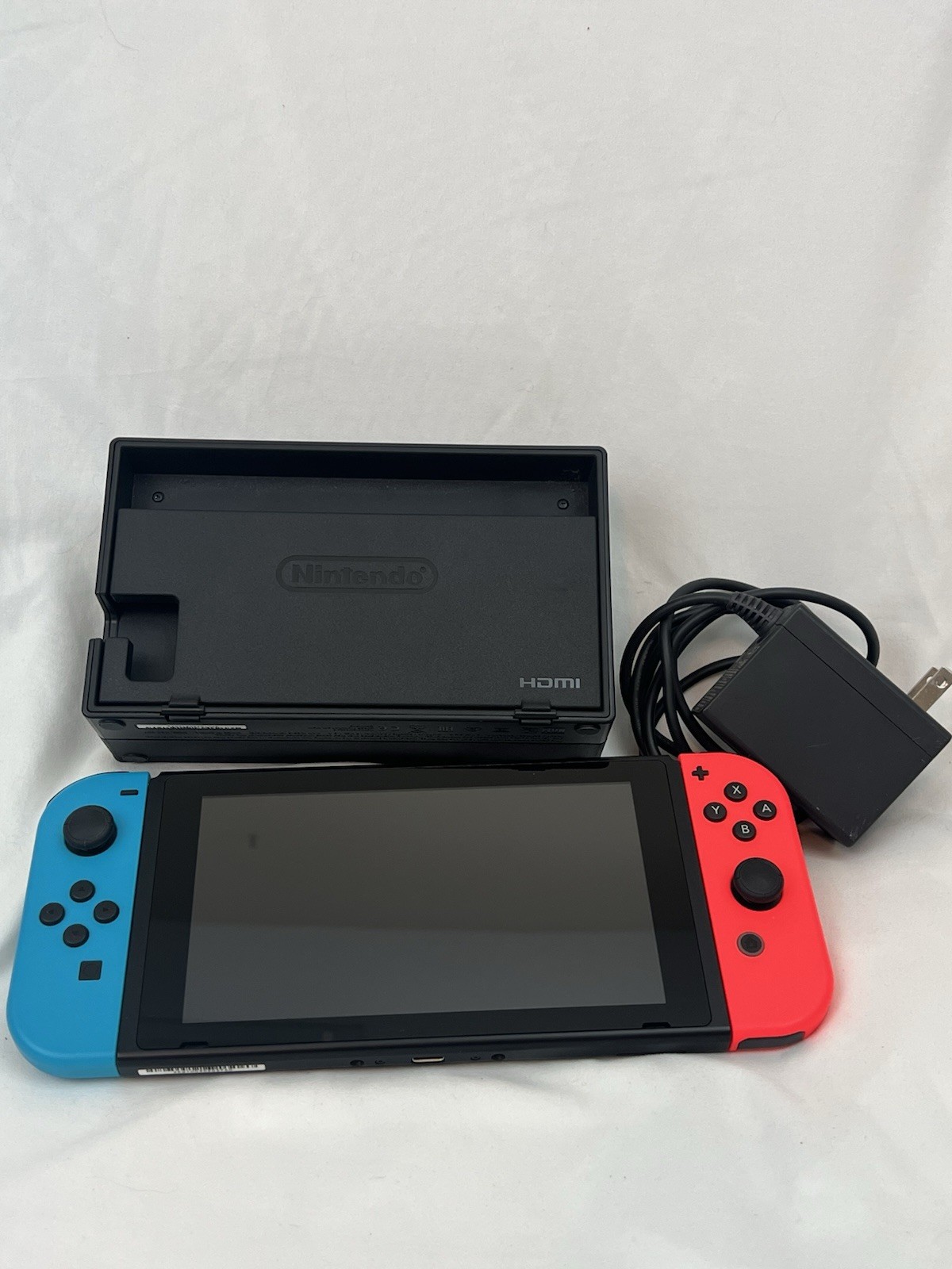 NINTENDO SWITCH HANDHELD – HAC-001 – CHARGER & DOCK NCLUDED Excellent Condition