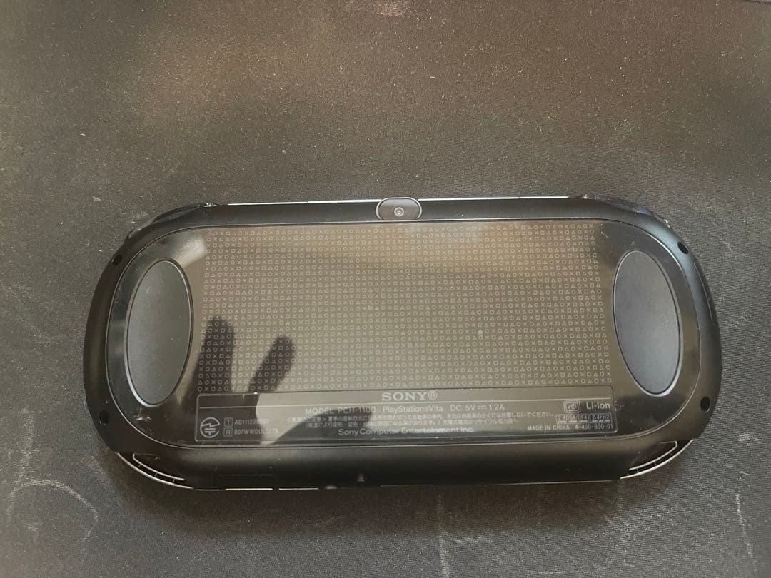 psvita PCH 1100 with various software and 8GB memory card