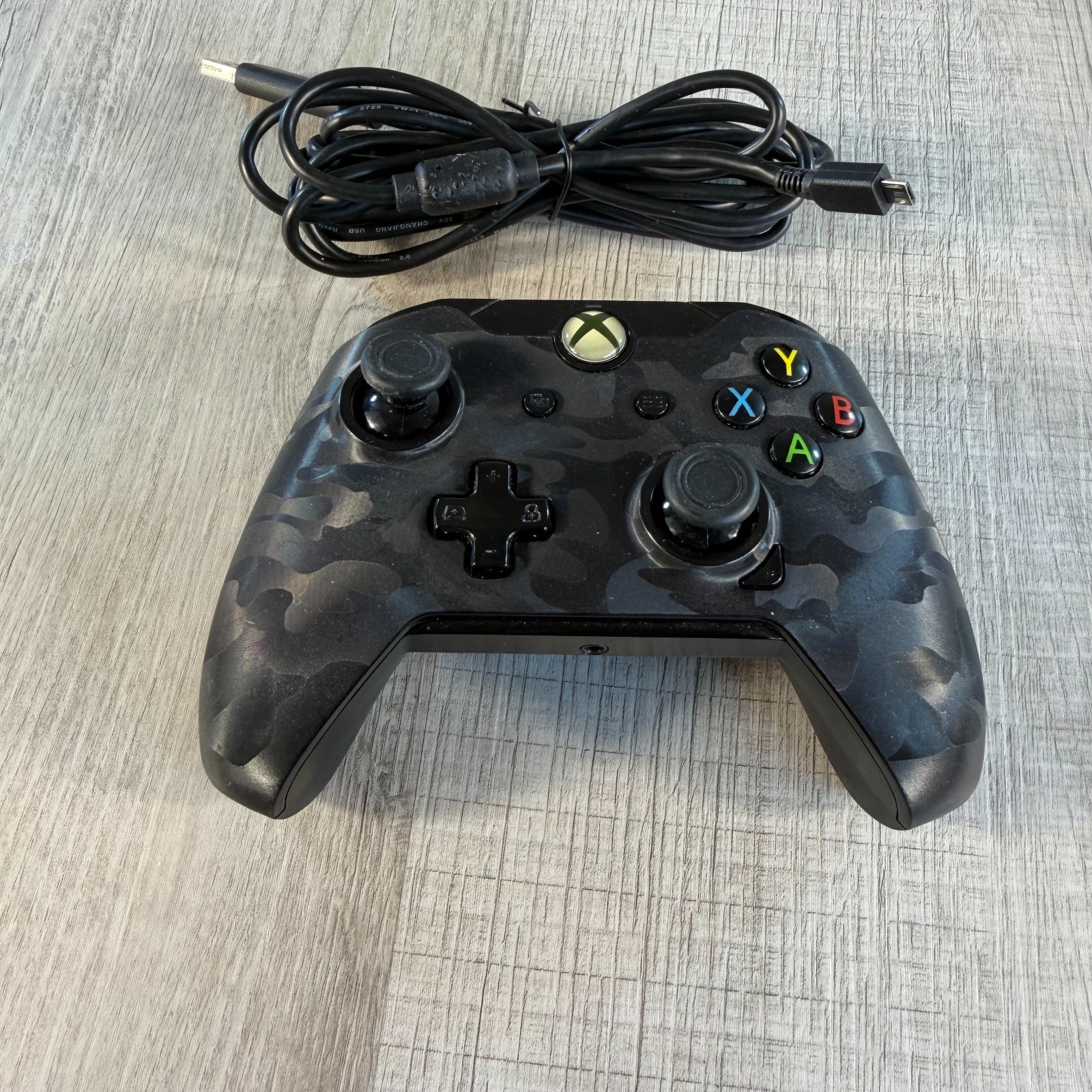 Microsoft Xbox One 500GB Console Kinect Minecraft 2 Controllers Bundle Tested