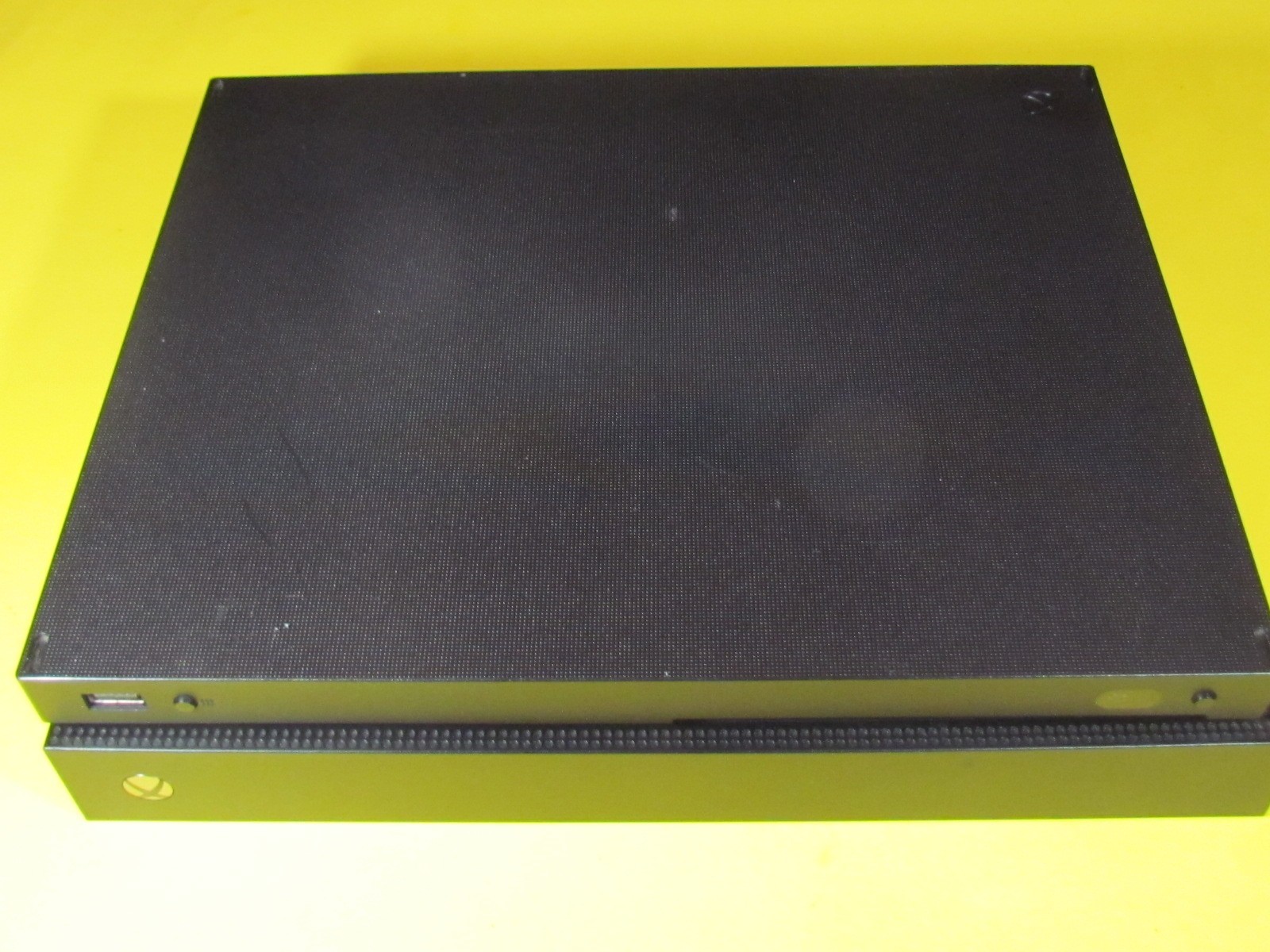 Microsoft Xbox One X 1TB Console 4K .Wi-Fi & With games on HDD you can play.