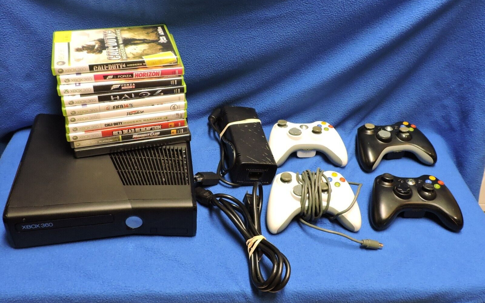 Xbox 360 Console 4 Controllers 10 Games 250 GB
