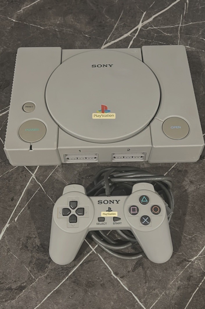 Sony PlayStation 1 Gray Home Console CD-ROM Drive Composite RCA with Controller