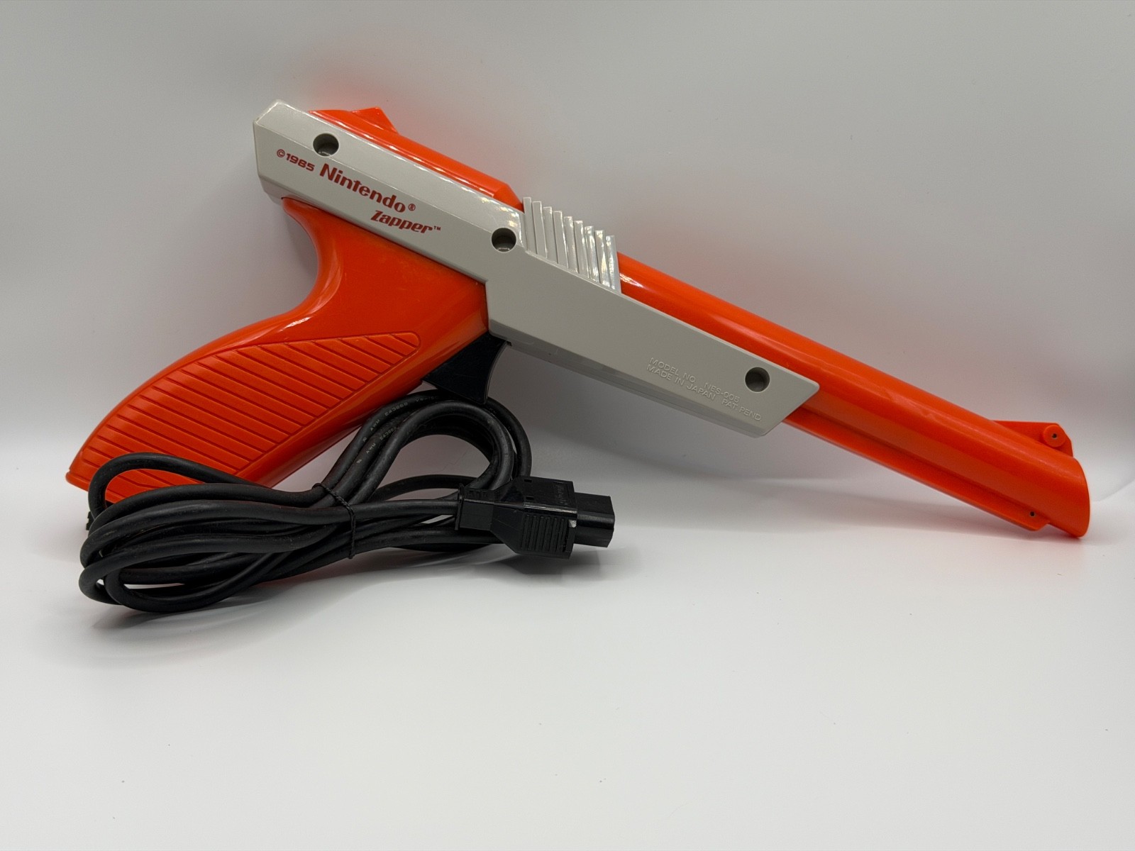 Nintendo NES Console Bundle Orange Zapper 2 Controllers Mario Duck Hunt Tested