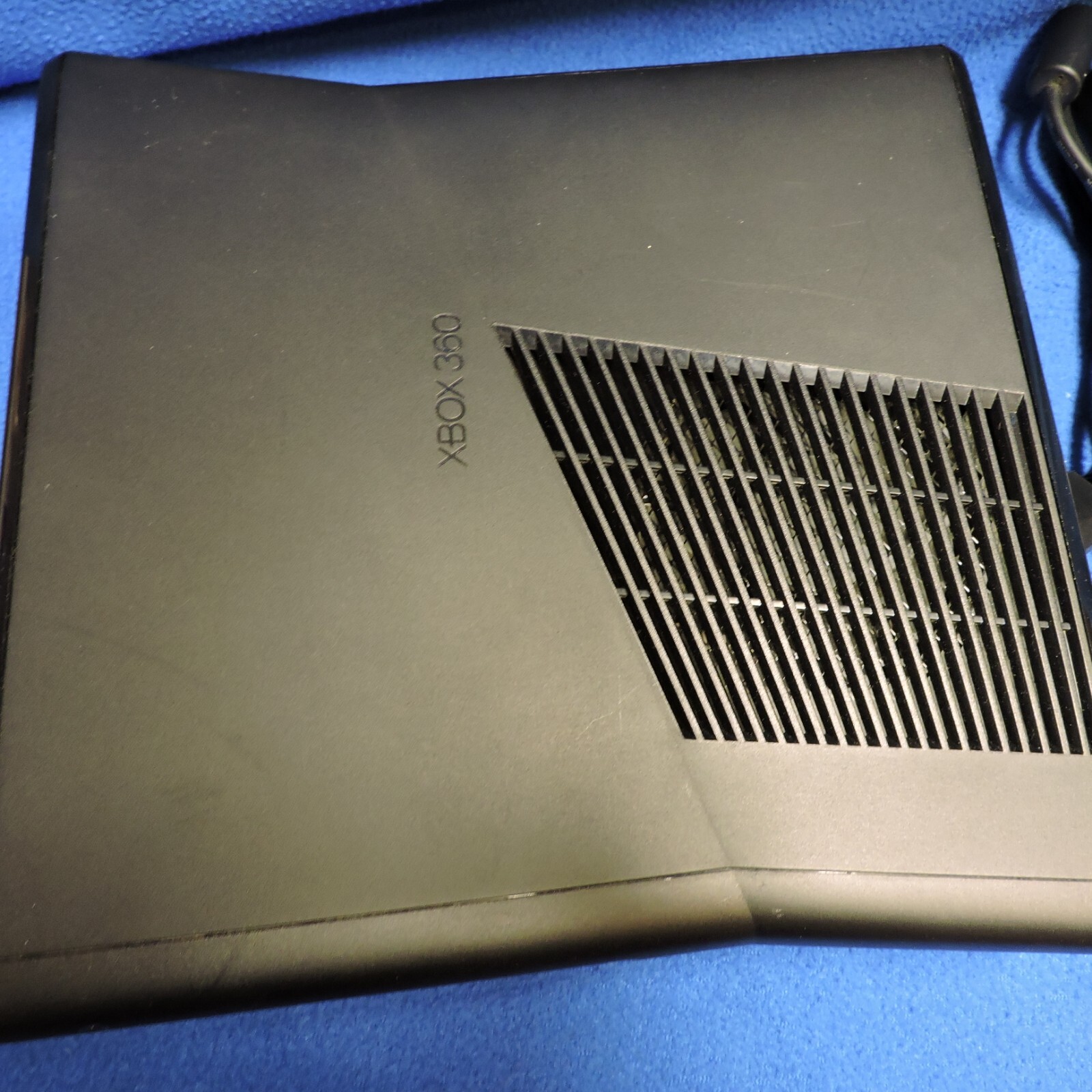 Xbox 360 Console 4 Controllers 10 Games 250 GB