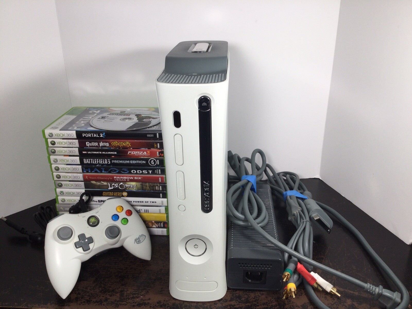 Microsoft Xbox 360 White Console Bundle 1 Controller & 14 Games Complete Tested