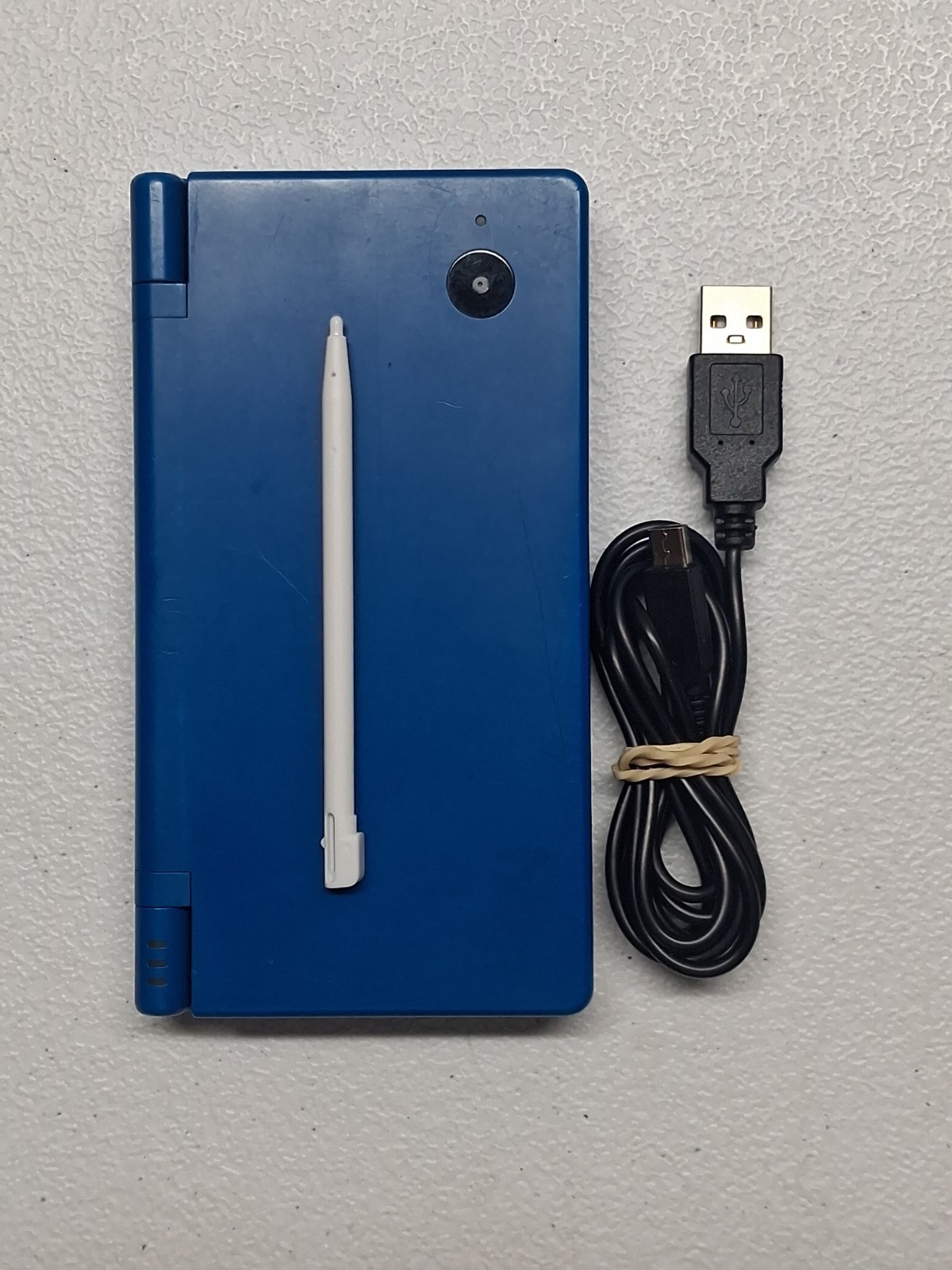 Nintendo DSi TWL-001 Aqua Blue Handheld Console With Charger, Stylus & 12 Games