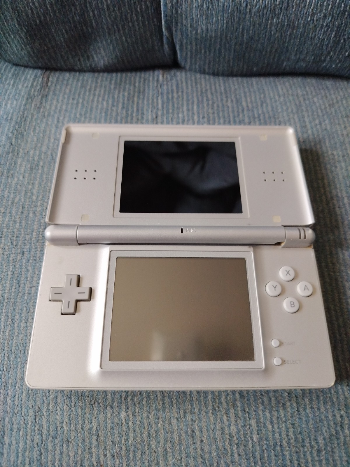 Nintendo DS Lite Handheld System- Silver (READ DESCRIPTION)