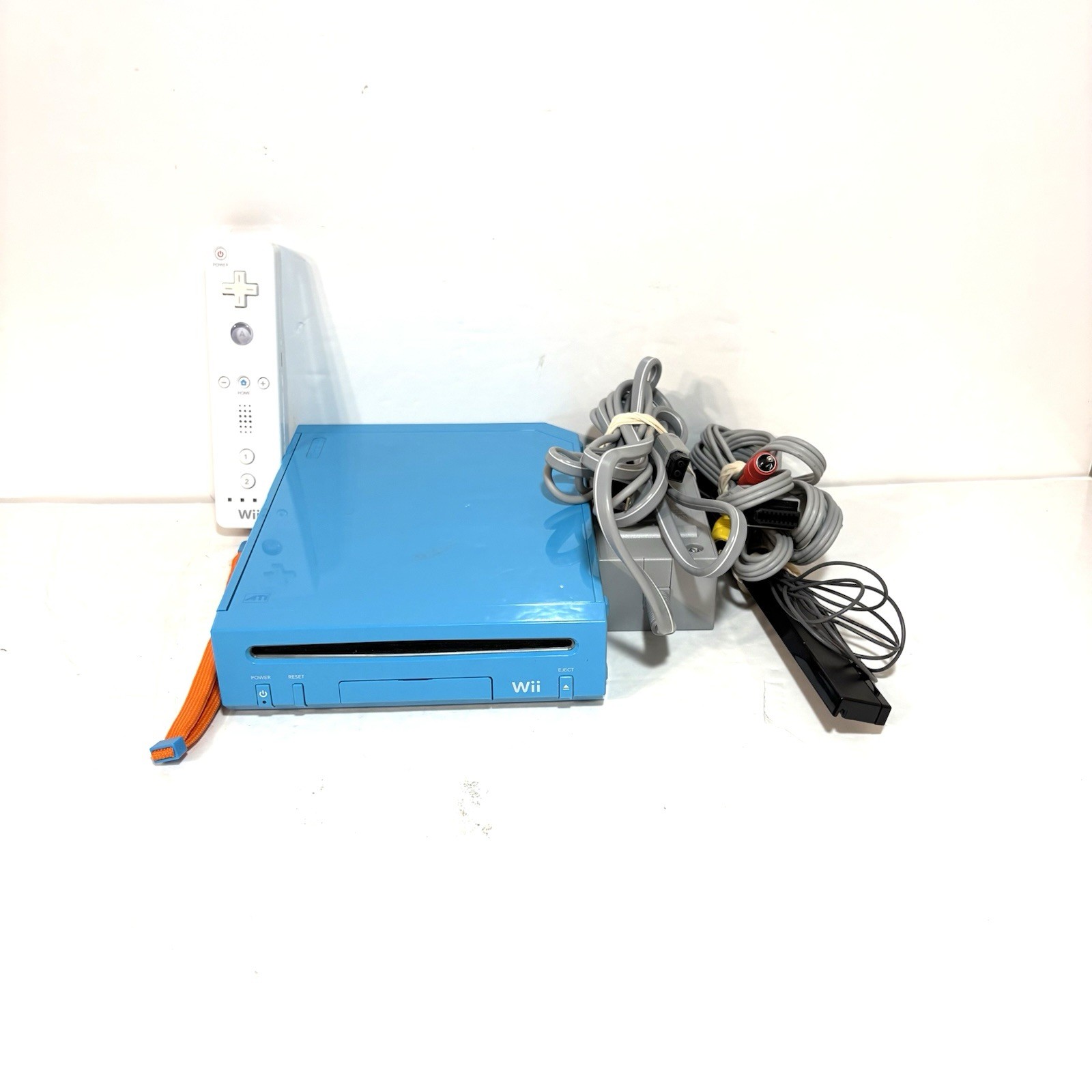 Nintendo Wii RVL-101 Blue Video Game Console Bundle with Hook-Ups Controller!!!!