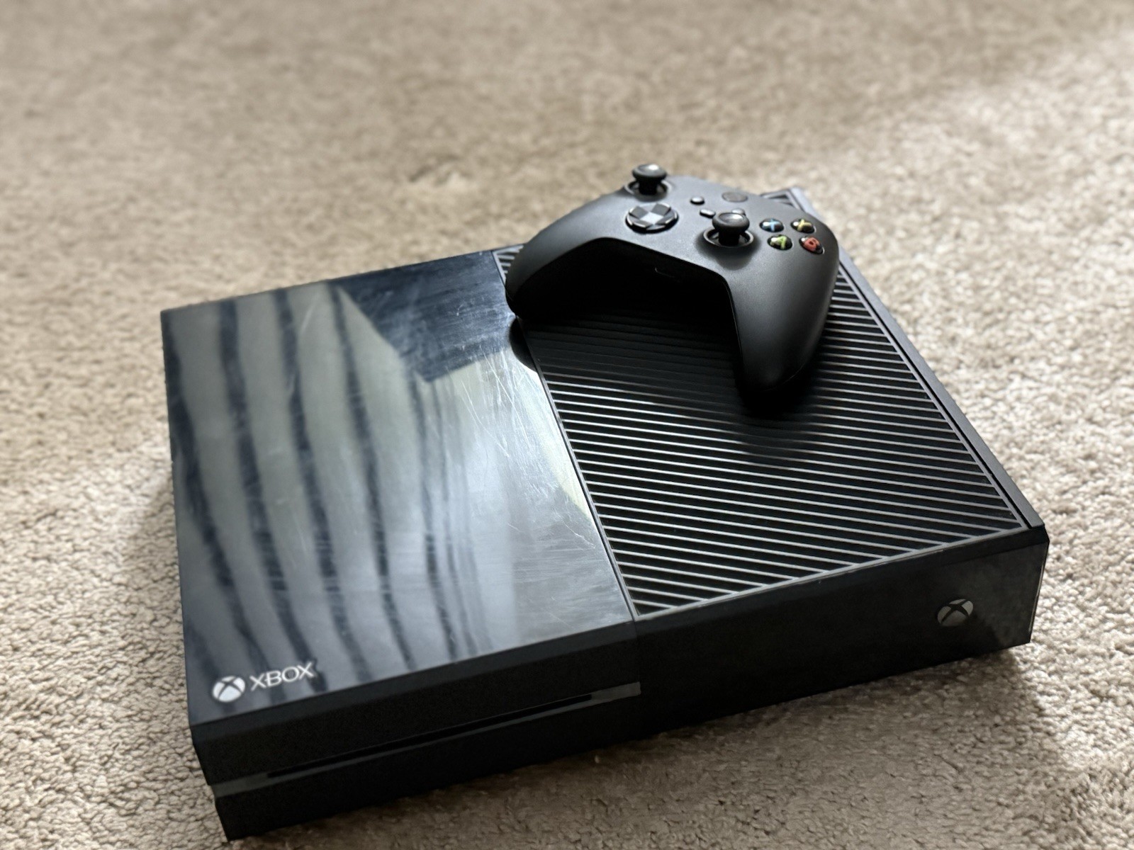 Microsoft Xbox One 500GB Console Model 1540 Black w/ Carbon Black Controller