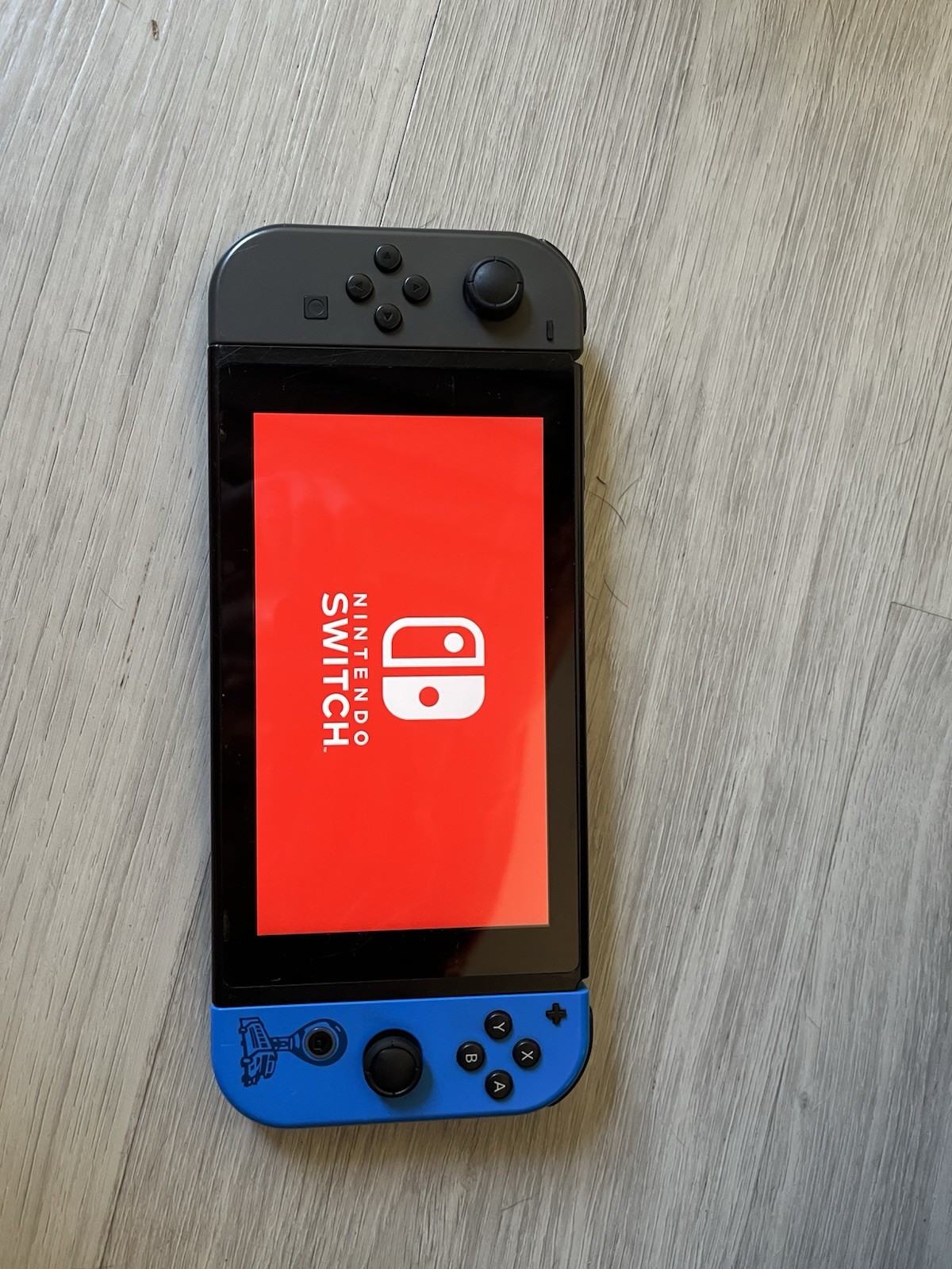 Nintendo Switch Handheld Console 32GB Wi‑Fi USB‑C Gray/Blue Joy‑Con (Only)