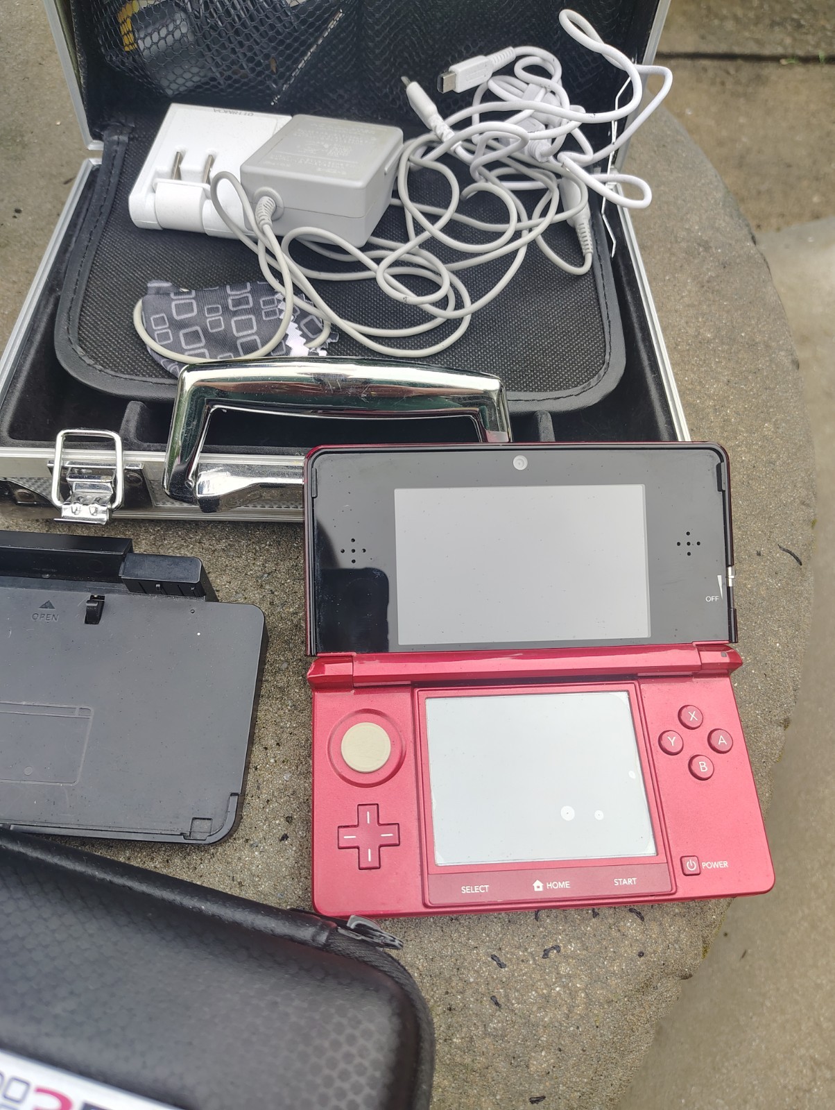 Nintendo 3DS Handheld System – Flame Red And Case’s (USA) Tested & Working