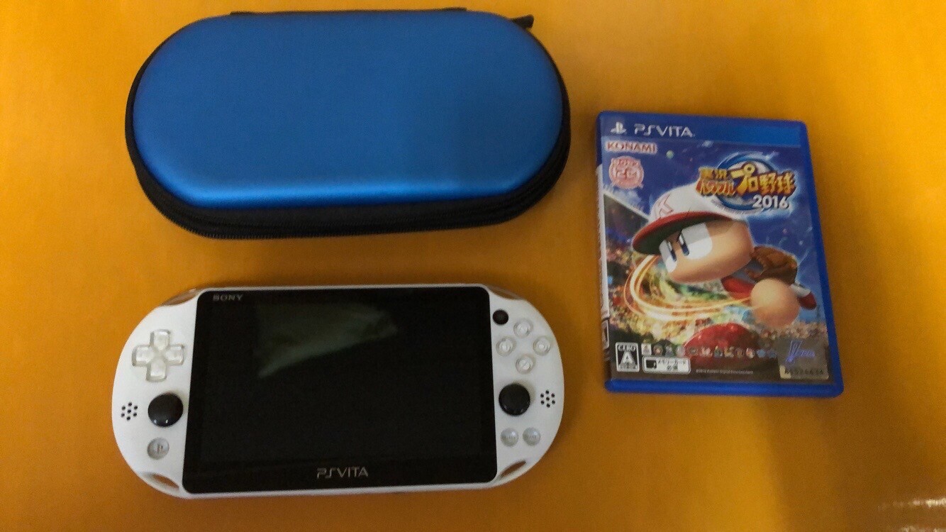 Playstation vita Wi-Fi model PCH-2000ZA22 Glacier White + pouch,game