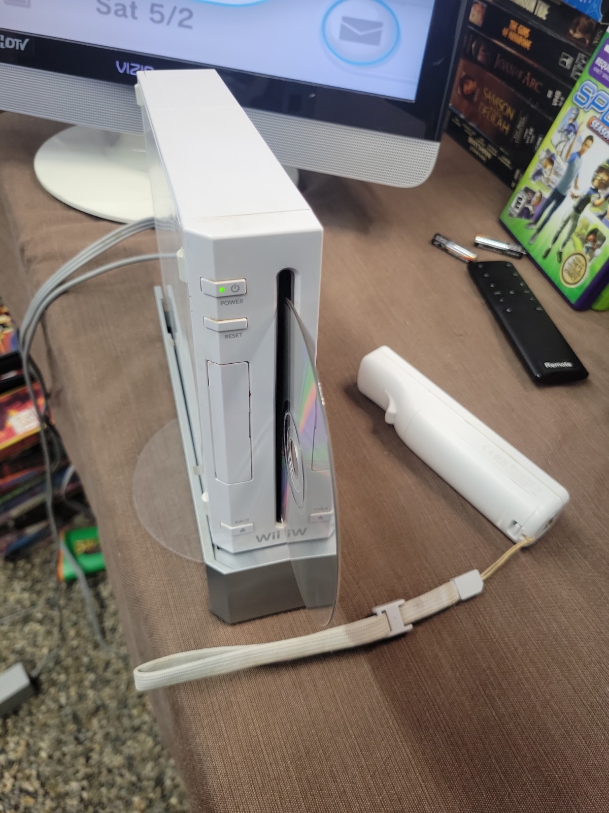 Nintendo Wii Console Plays GameCube Games. Includes Wiimote And 7 Games