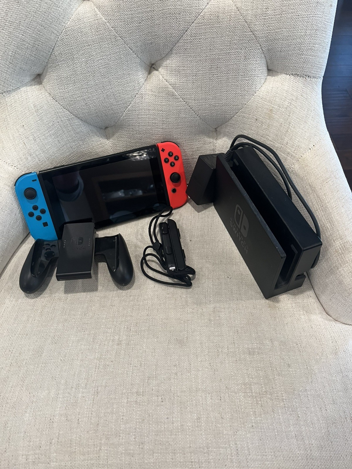 Nintendo Switch Console HAC-001 V1 w/ Dock Joy-Cons Grip & Straps Tested