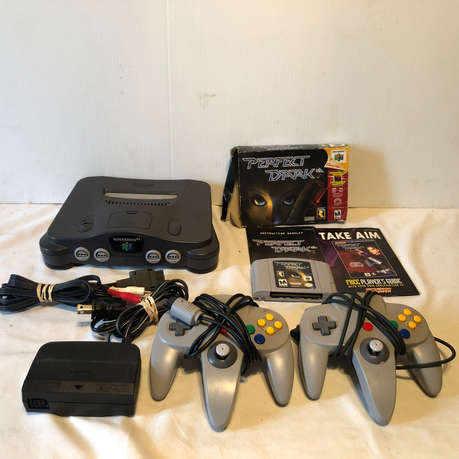 Nintendo 64 System(NUS-001) Console,Controllers,Power Cord &AV Cord Perfect Dark