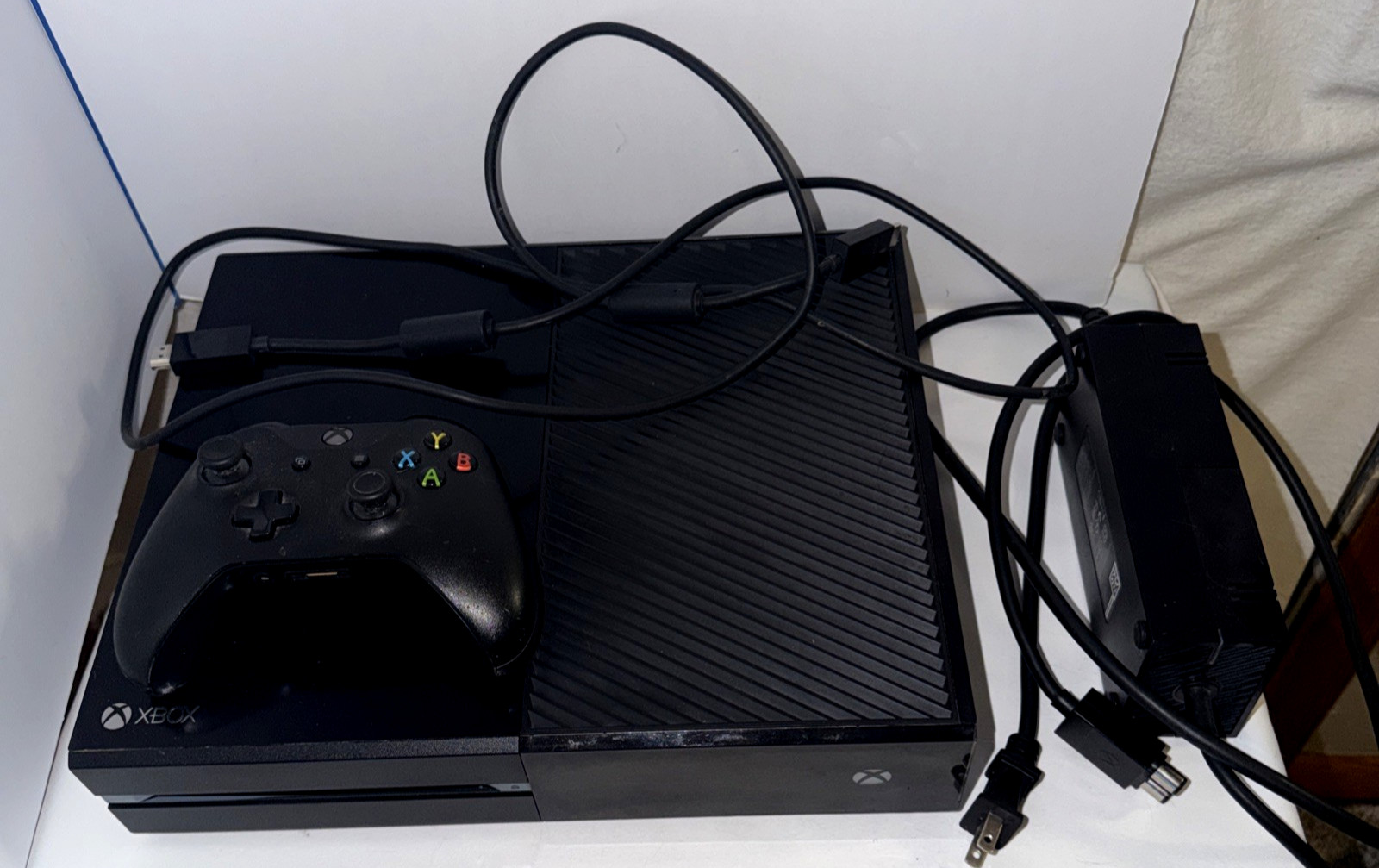Microsoft Xbox One 500GB Console – Black w/ 1 controller