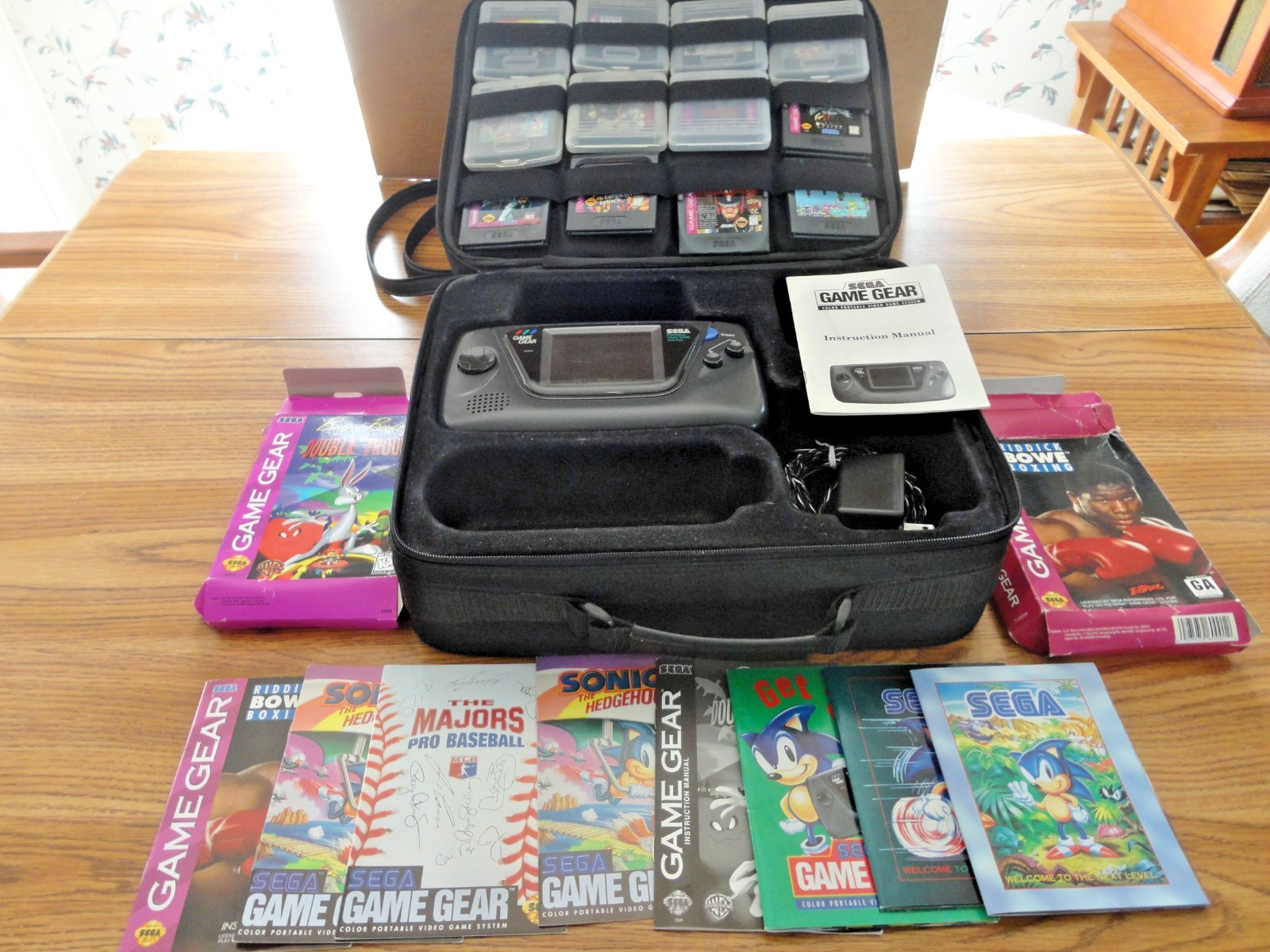 SEGA GAME GEAR HAND HELD CONSOLE WITH CASE AND 12 GAMES PART ONLY