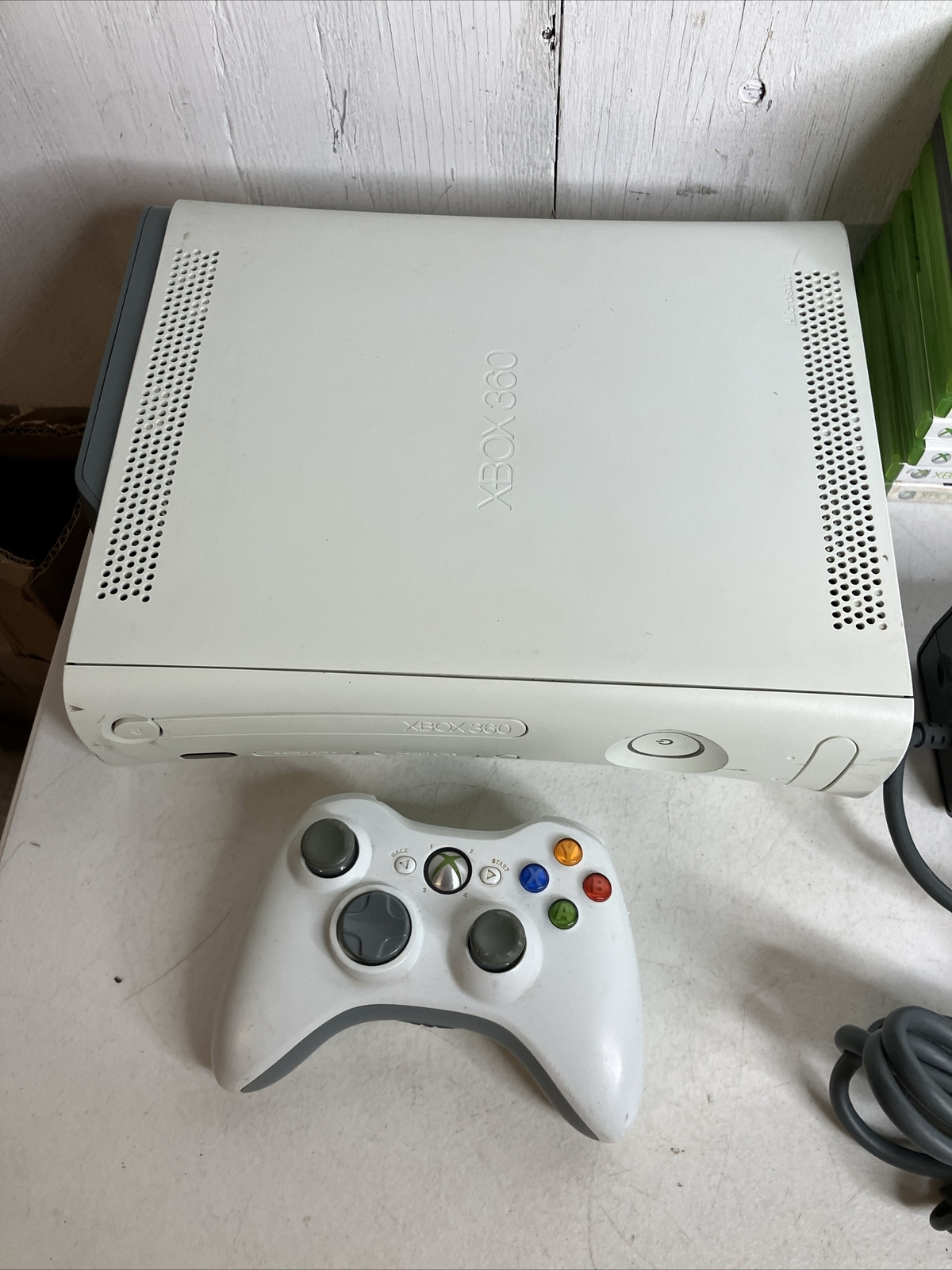 Xbox 360 White Console 60GB 1 Controller 10 Game Bundle Halo Reach Mass Effect 3