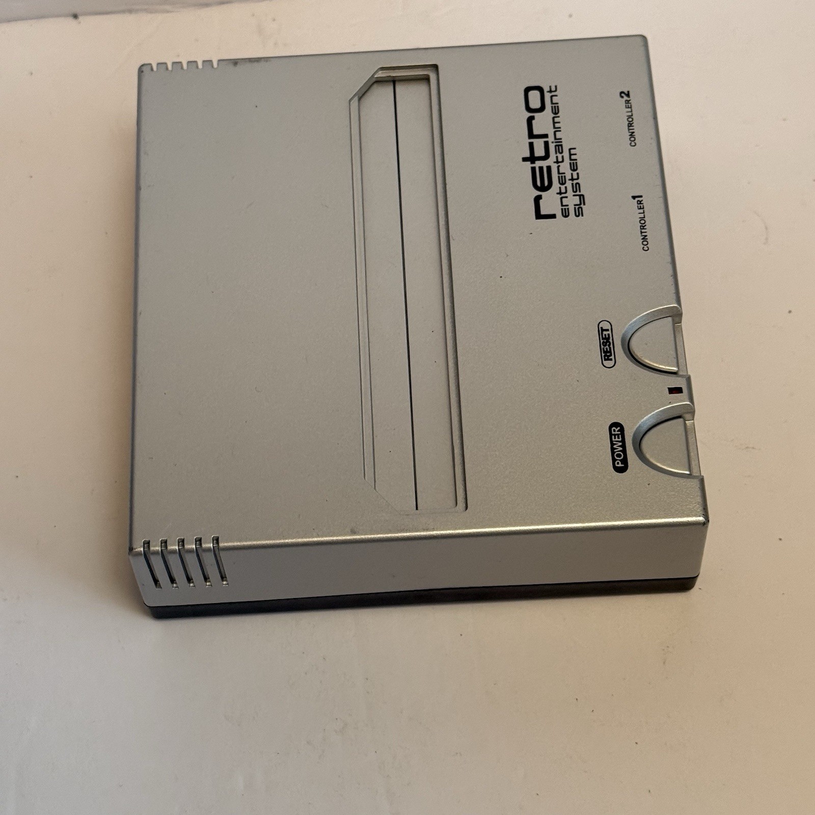 Retro-Bit Entertainment System – Silver & Black Console B