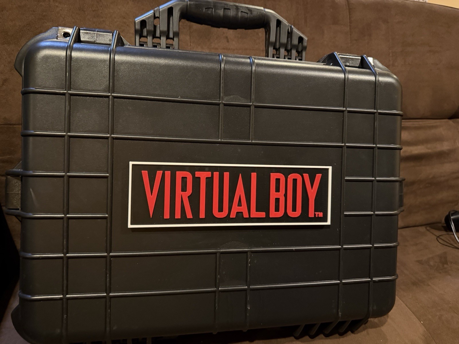 Nintendo VIRTUAL BOY System SOLDER FIXED Lockable HARD CASE Weather DUST PROOF