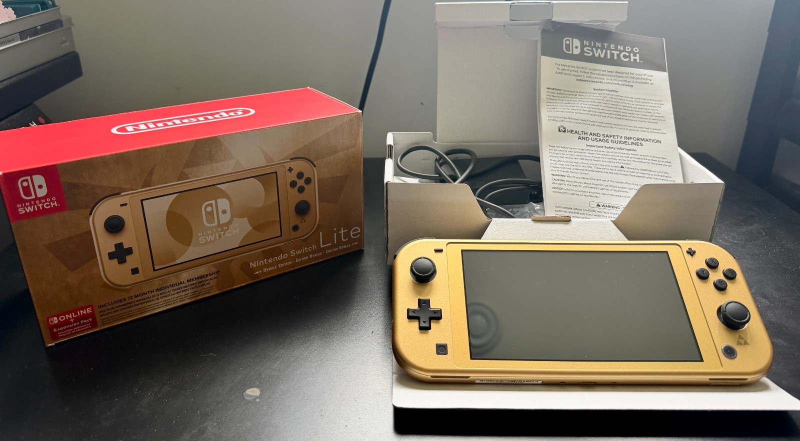 Nintendo Switch Lite Hyrule Edition Zelda Gold CIB + Tears of the Kingdom Case