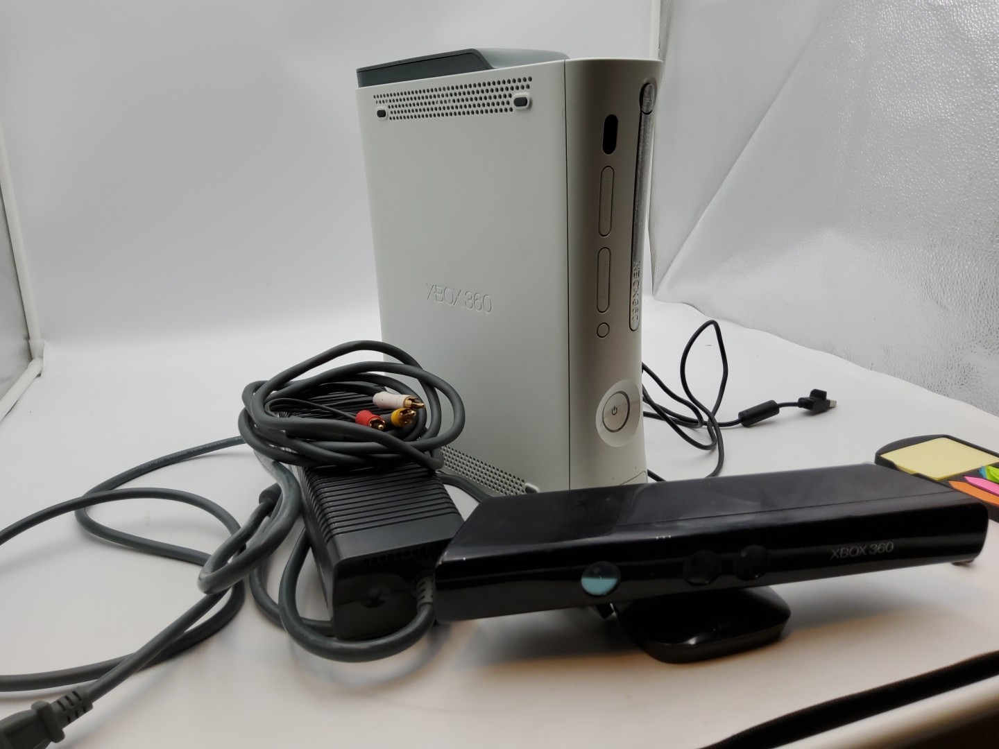 Microsoft Xbox 360 Game Console w Hard Drive (Power&aux) – Kinect Camera