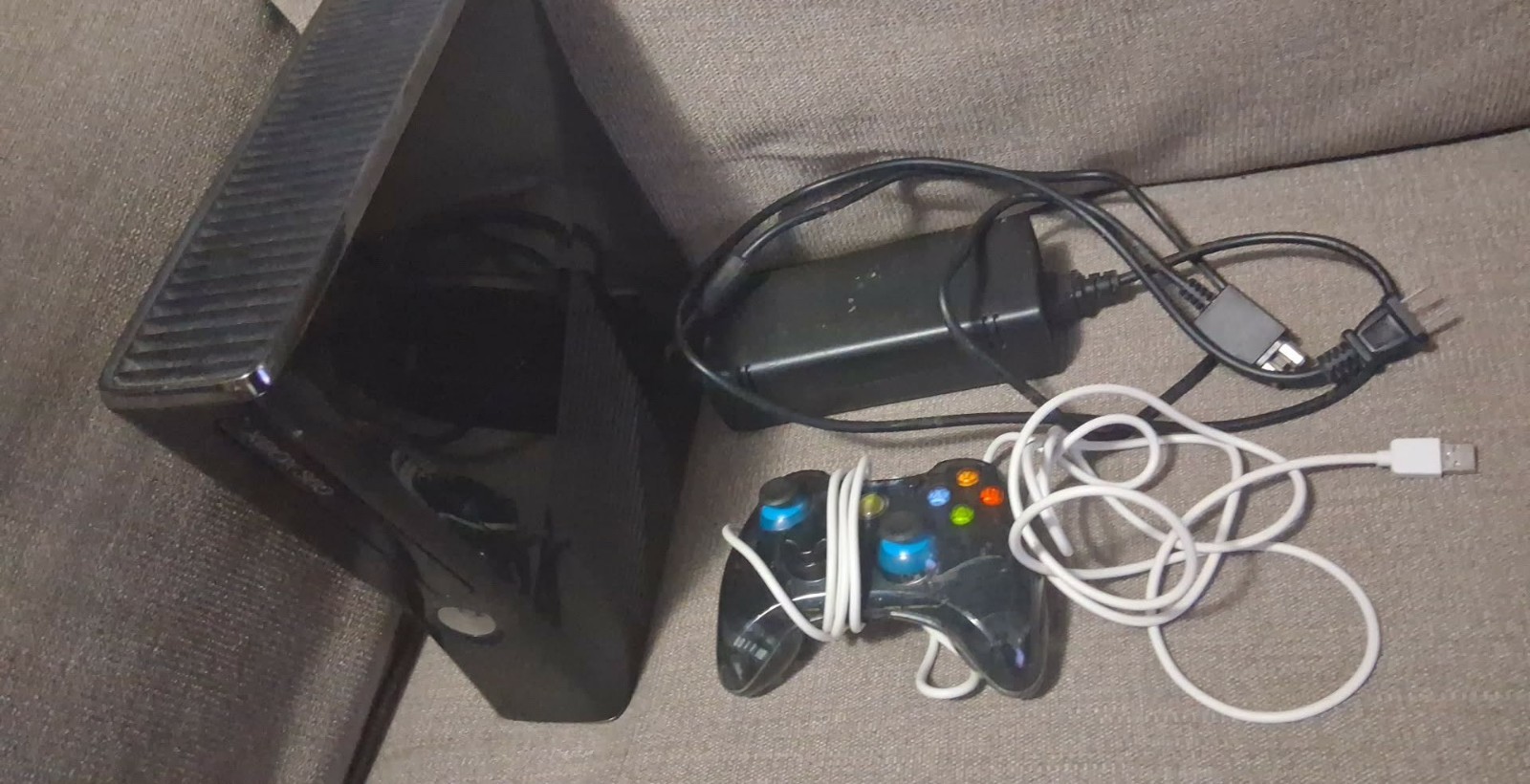 Microsoft Xbox 360 S 4GB Console – Black With Cable And Wired Controller Working