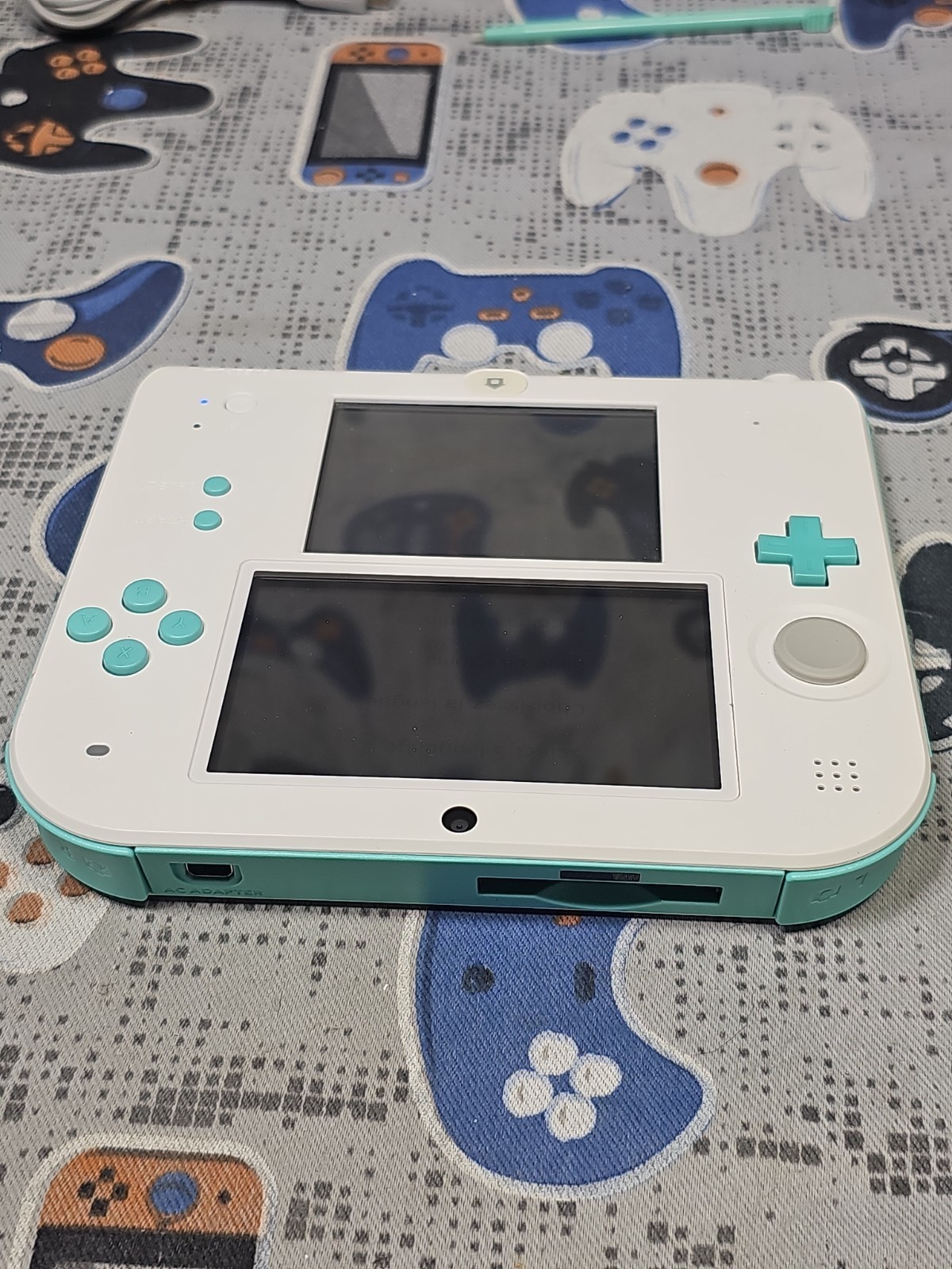 Nintendo 2DS White/Blue Console w/Charger, 4-Games,Case EXCELLENT