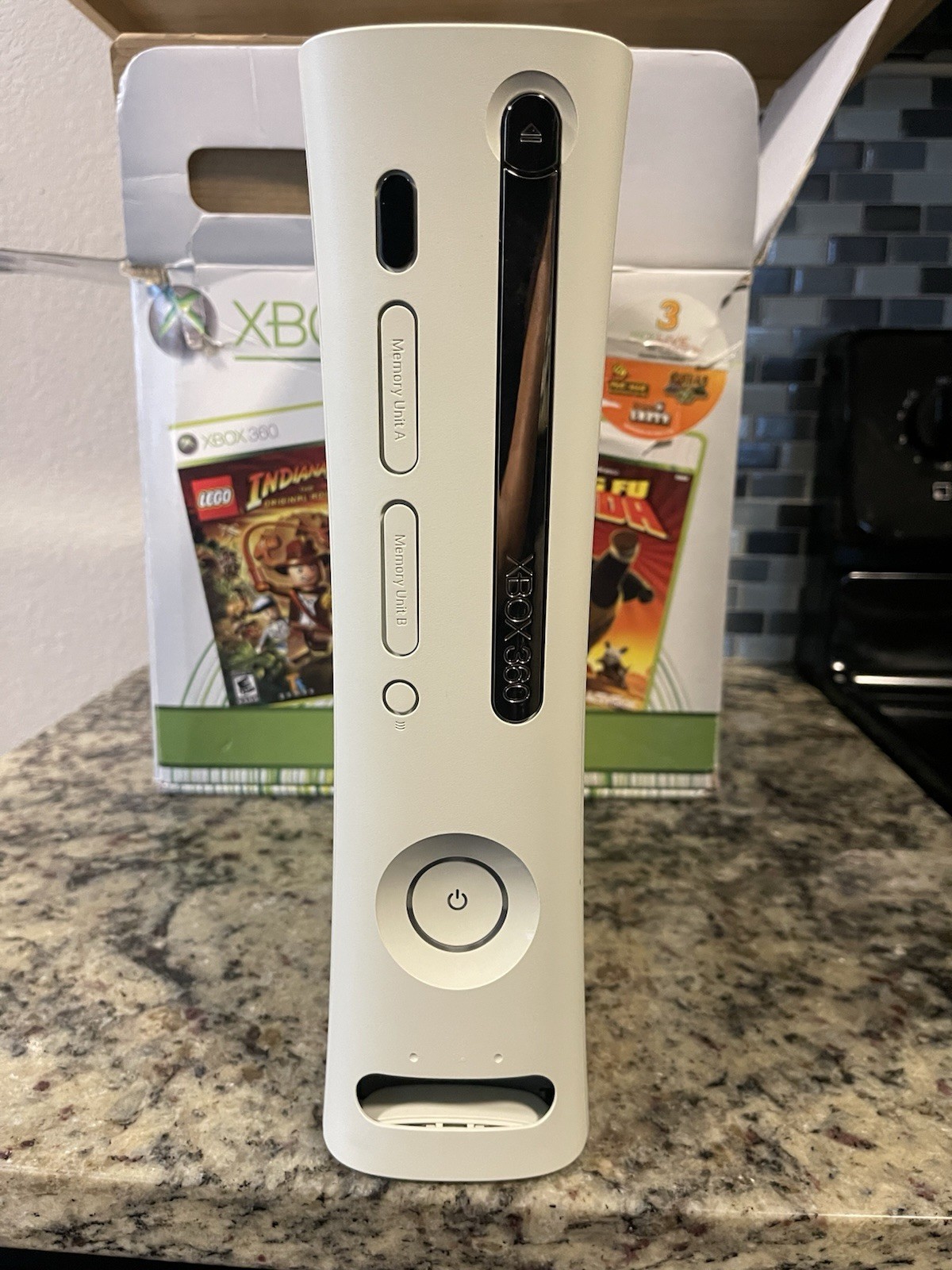 Xbox 360 Pro System Bundle 60GB WORKNG NO GAMES